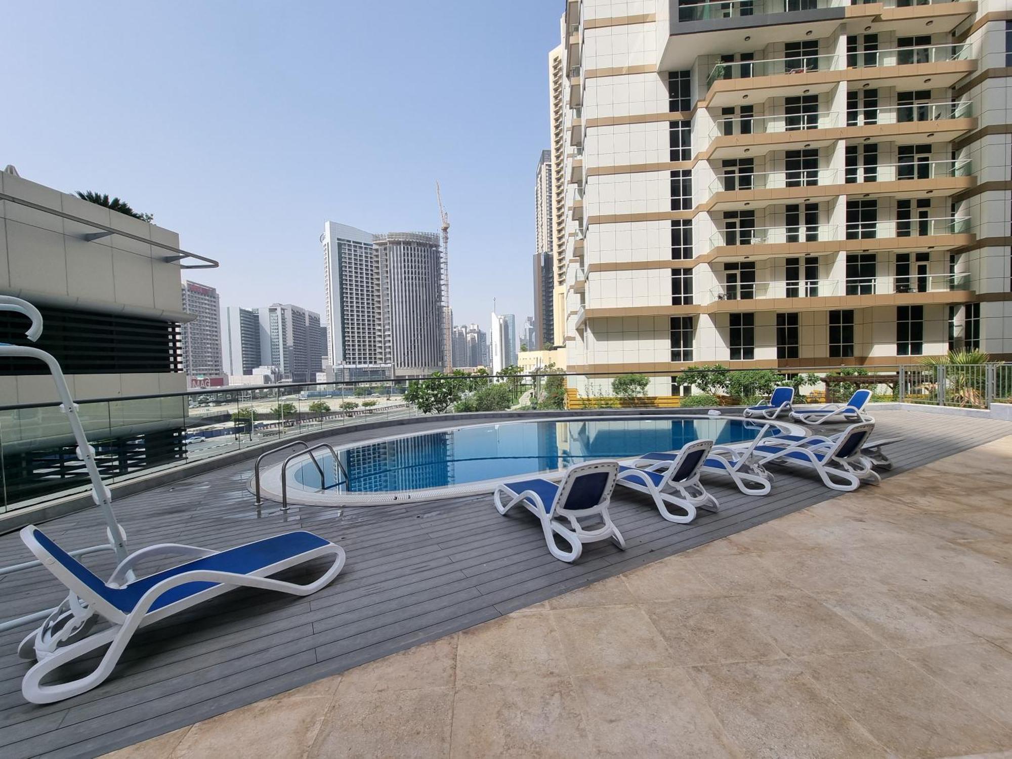 Dunya Tower Luxury And 2 Min Walk To Mall And Burj Khalifa In Heart Of Downtown Apartment *