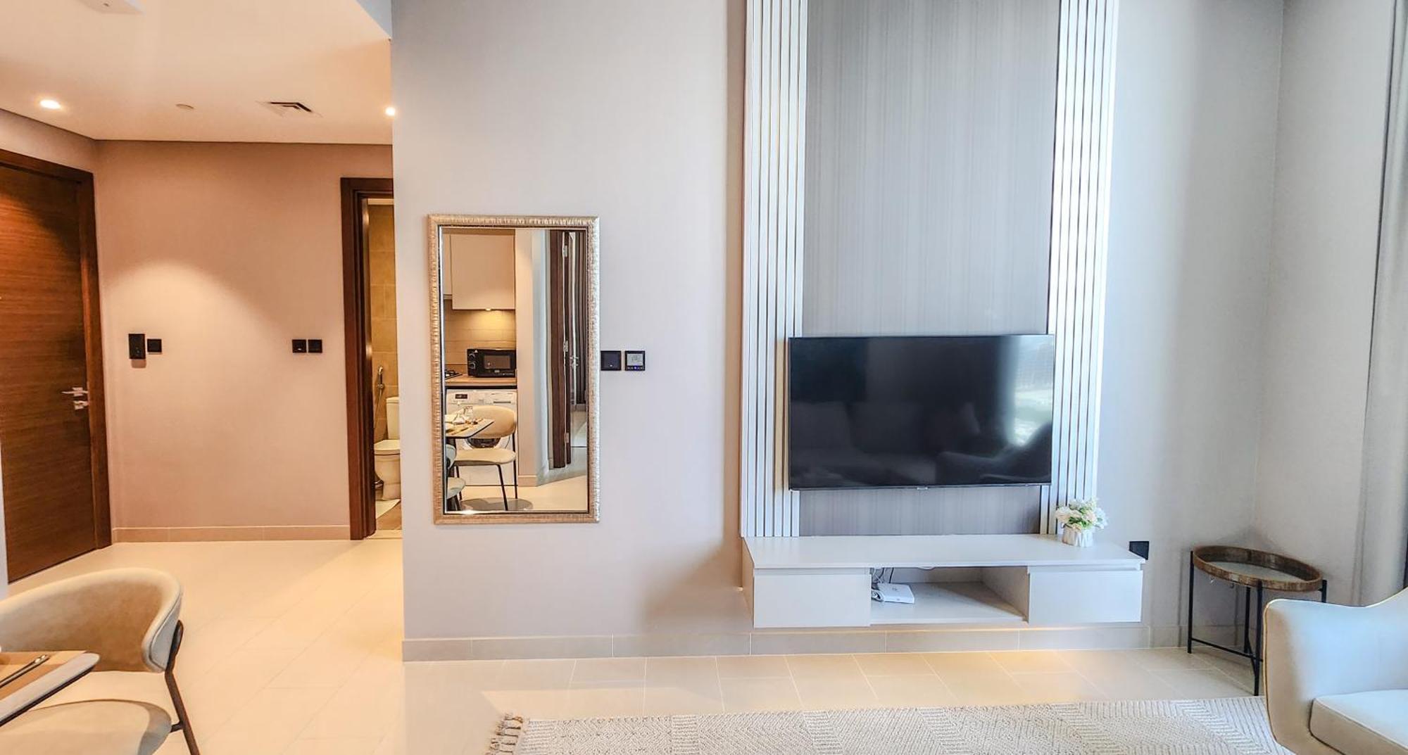 By Latinem Luxury 2br Cvr B1308 Near Burj Khalifa