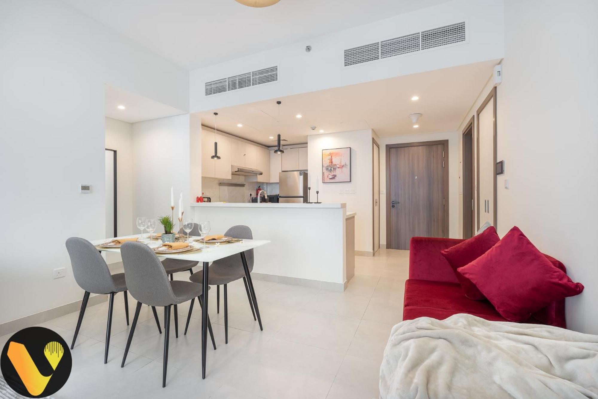 Vogue Al Wasl 1 West 13th Floor With Large Balcony For View Of Sheikh Zaid Road And One Za'abeel Tower And Burj Khalifa, Walkable To Metro With Easy Access To Sheikh Zayed Road & World Trade Centre Apartment *