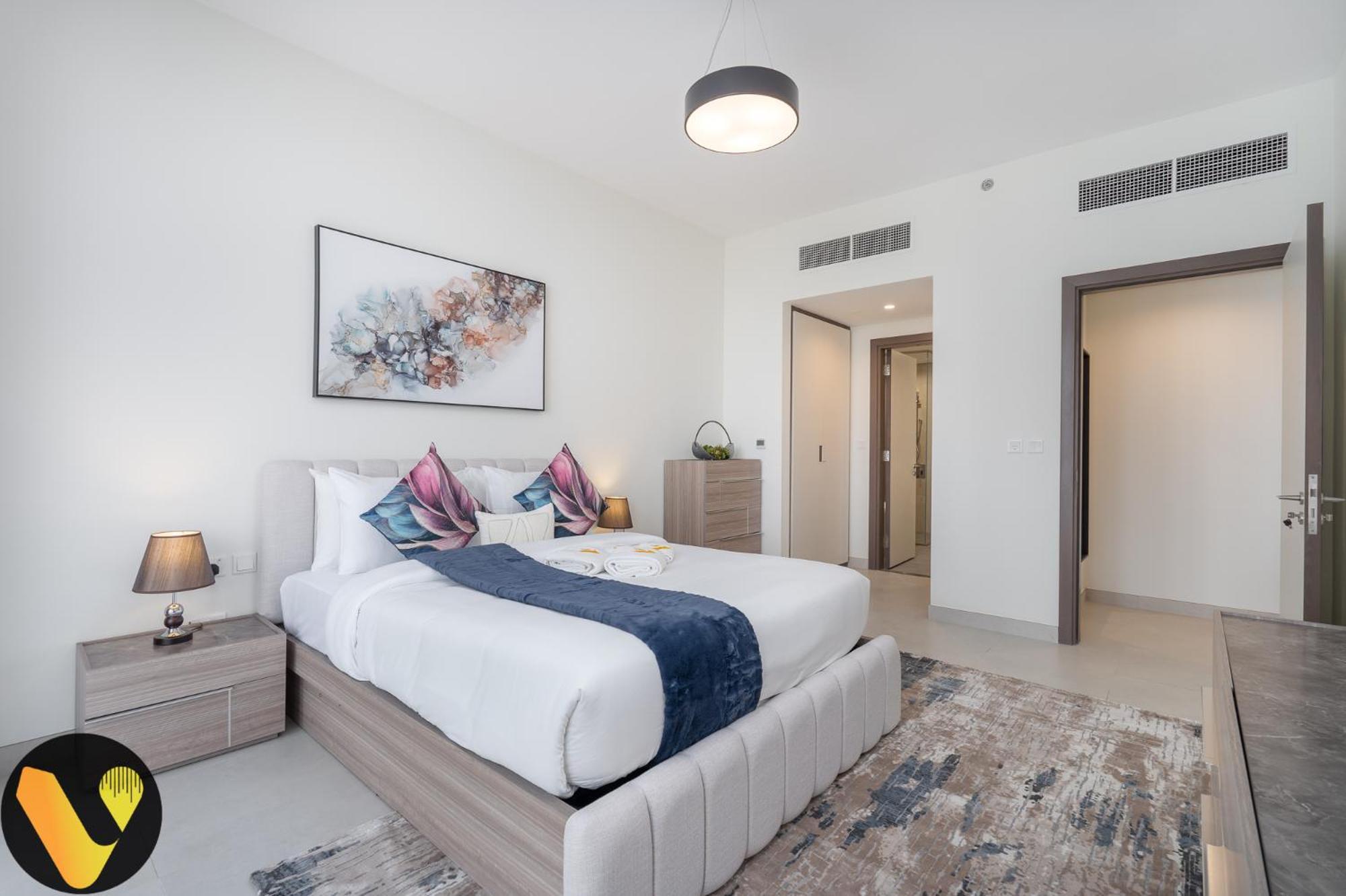 Vogue Al Wasl 1 West 13th Floor With Large Balcony For View Of Sheikh Zaid Road And One Za'abeel Tower And Burj Khalifa, Walkable To Metro With Easy Access To Sheikh Zayed Road & World Trade Centre *