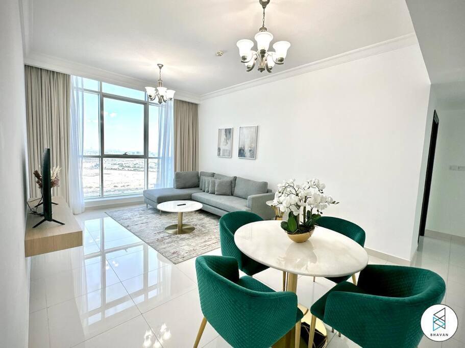 Two Bedroom With Canal View In Majestic Tower By Bhavan *