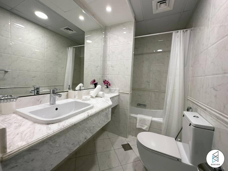 Apartment Two Bedroom With Canal View In Majestic Tower By Bhavan Dubai