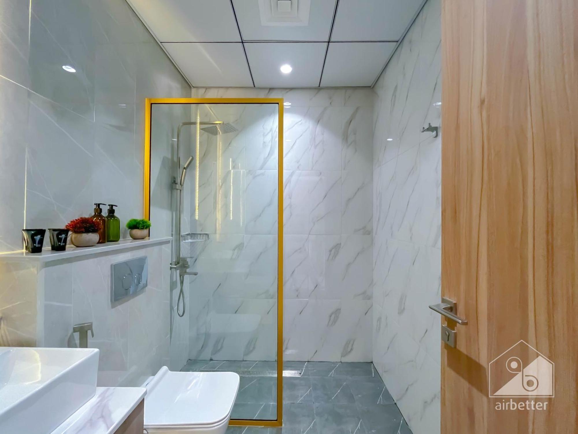 Apartment Luxury 1b With Balcony In Blue Wave Tower Dubai