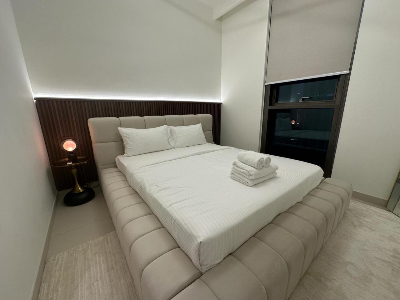 Luxury Burj Crown Burj Khalifa View *