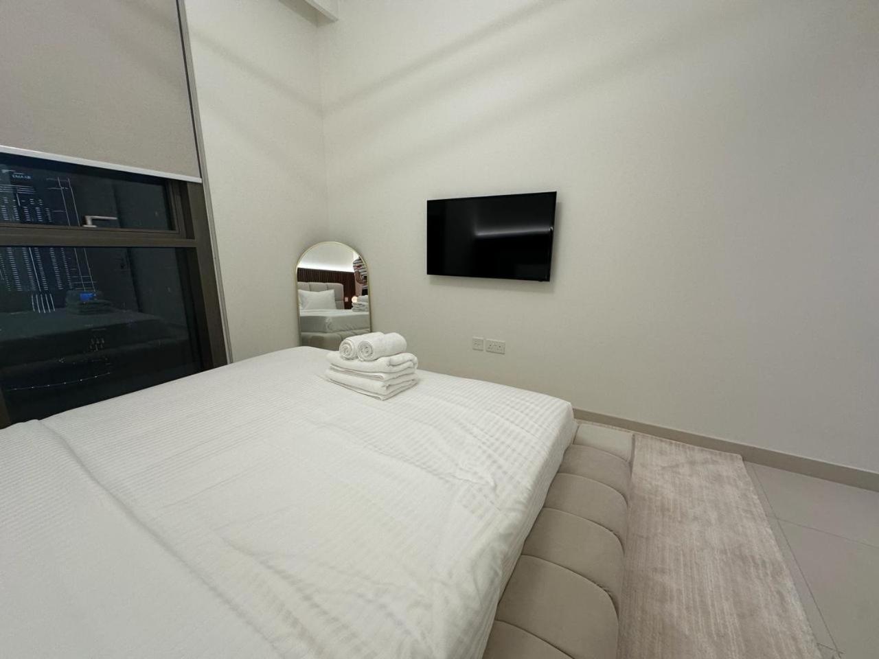Luxury Burj Crown Burj Khalifa View Apartment *