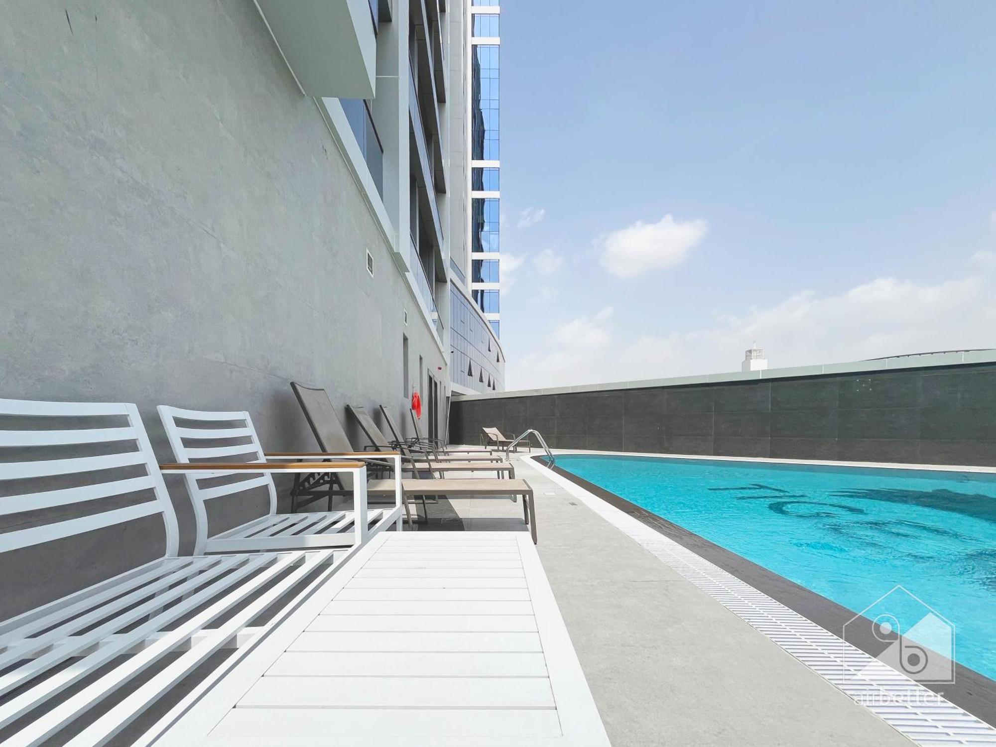Apartment Luxury 1b With Balcony In Blue Wave Tower Dubai