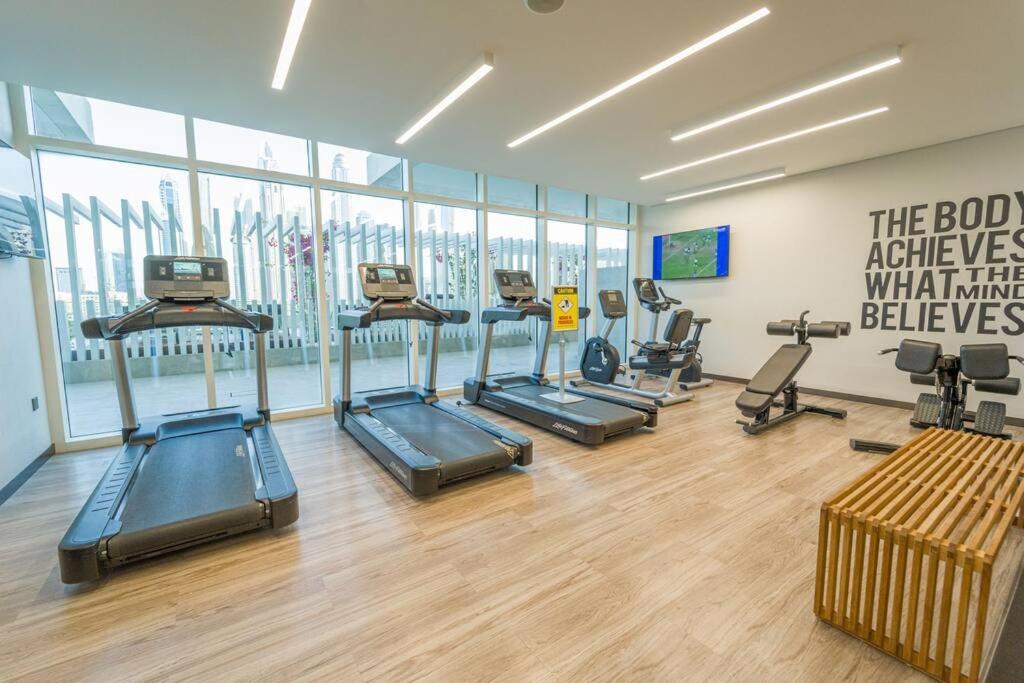 First Class 3br With Marina And Palm View Dubai