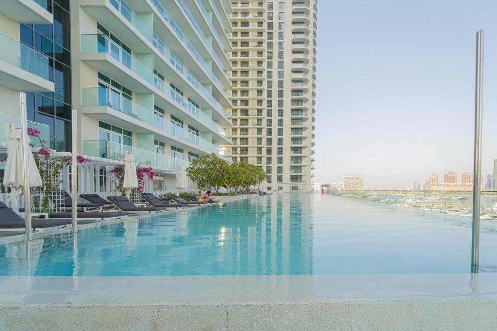 First Class 3br With Marina And Palm View Dubai