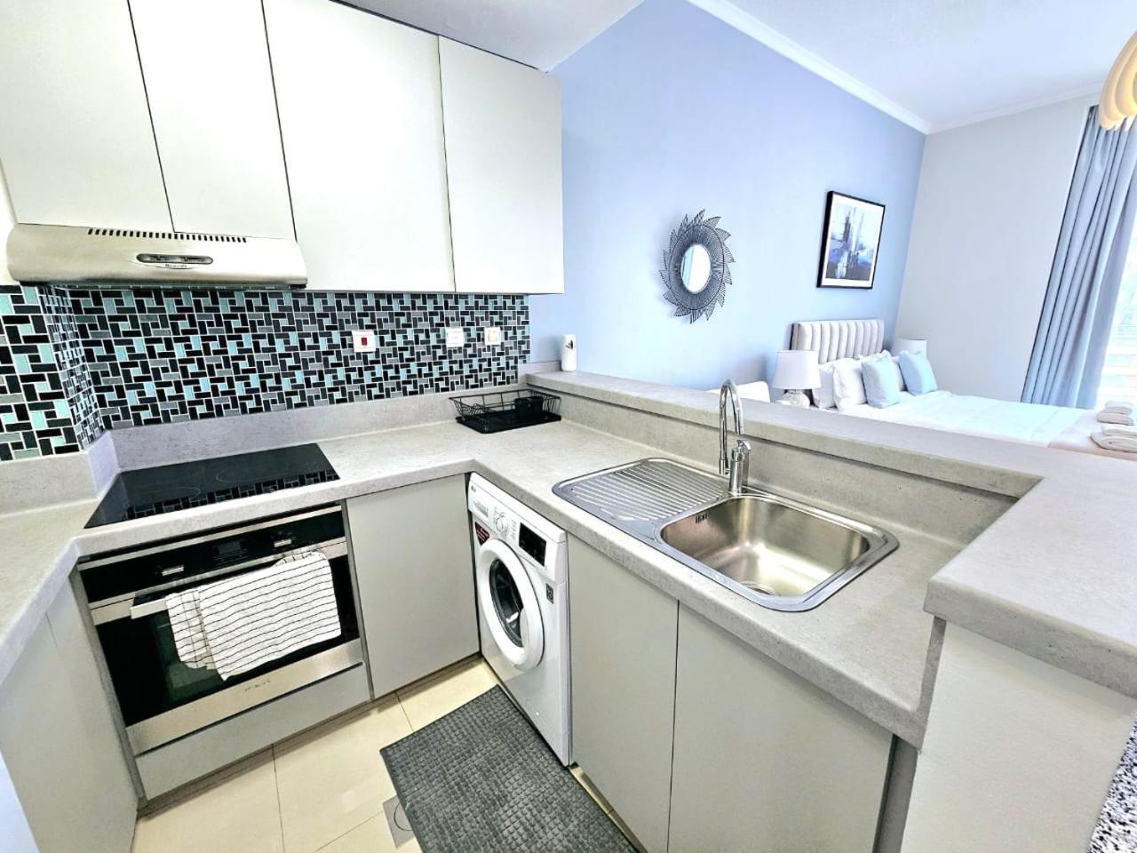 Sunrise Homes - Close To Jbr - Beautiful *