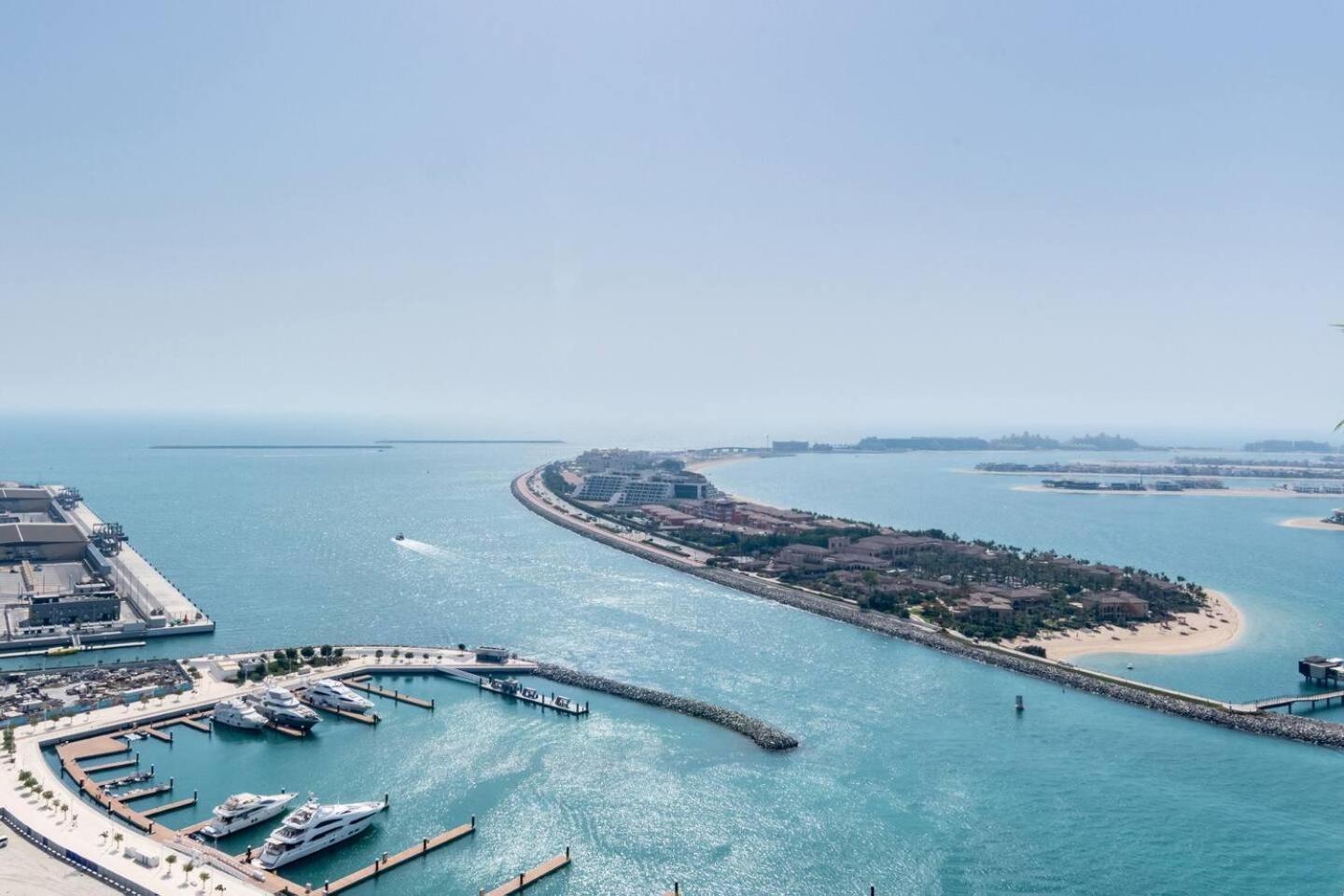 Marina Skyline View & Harbour Beachfront Apartment Dubai