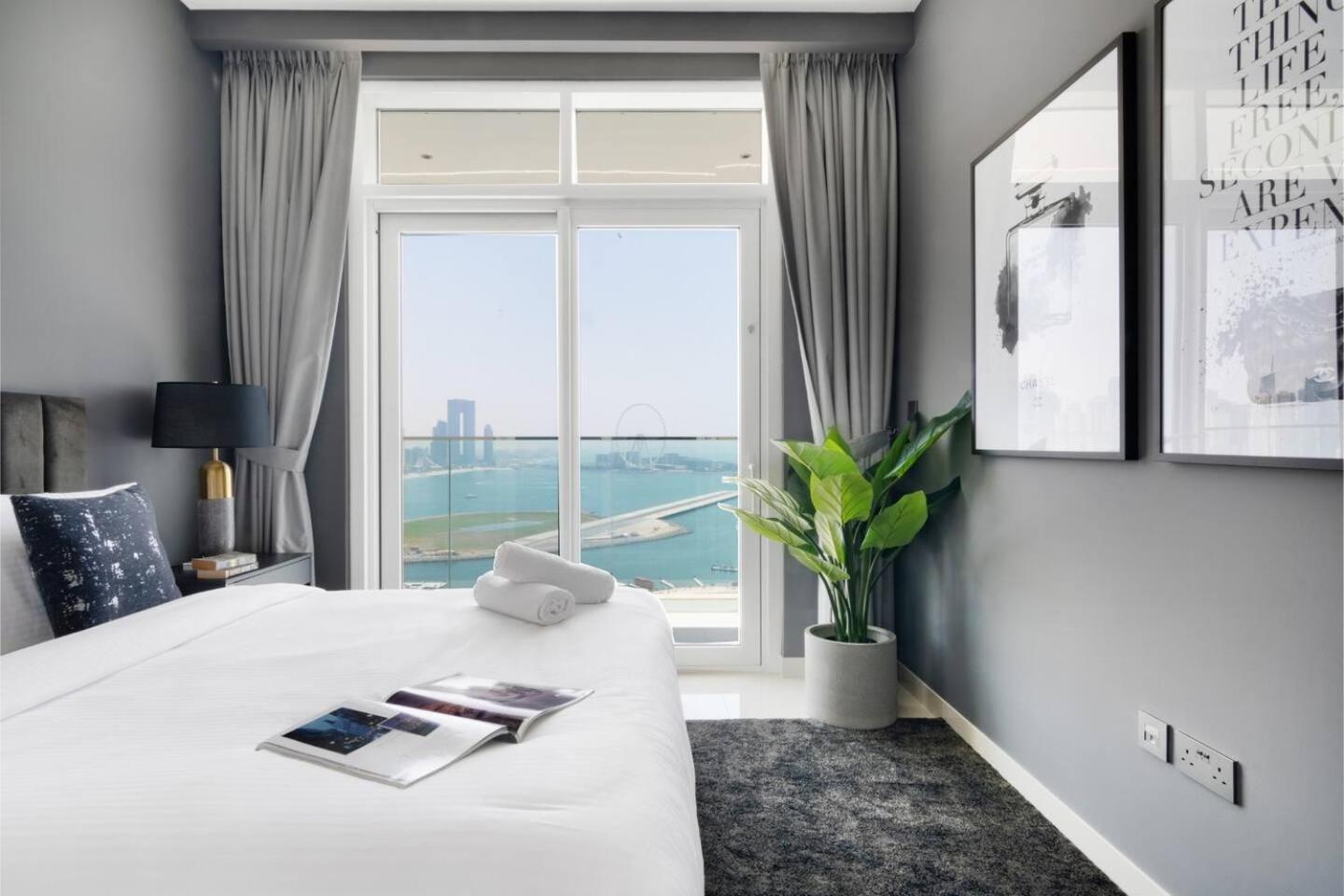 Marina Skyline View & Harbour Beachfront Apartment *