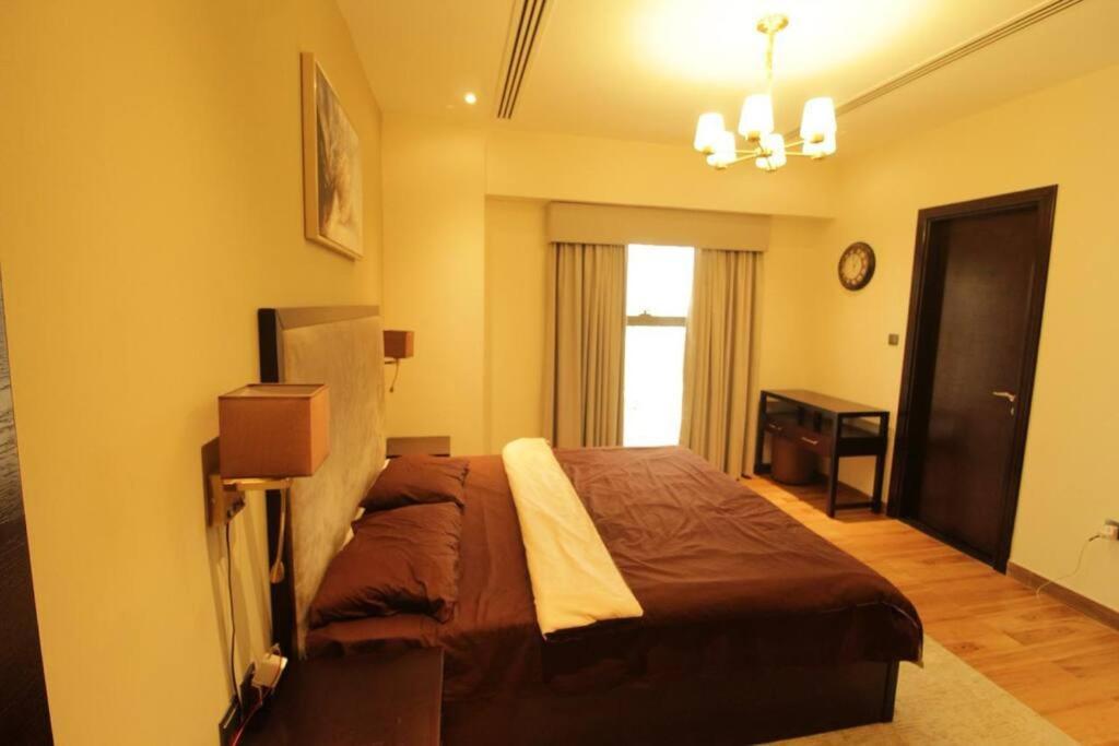 Spacious 3br Burj View