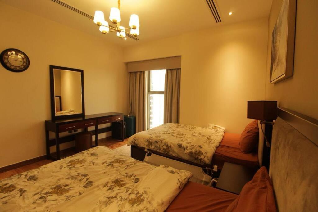 Apartment Spacious 3br Burj View *