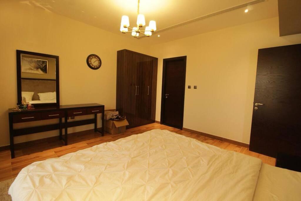 Apartment Spacious 3br Burj View *