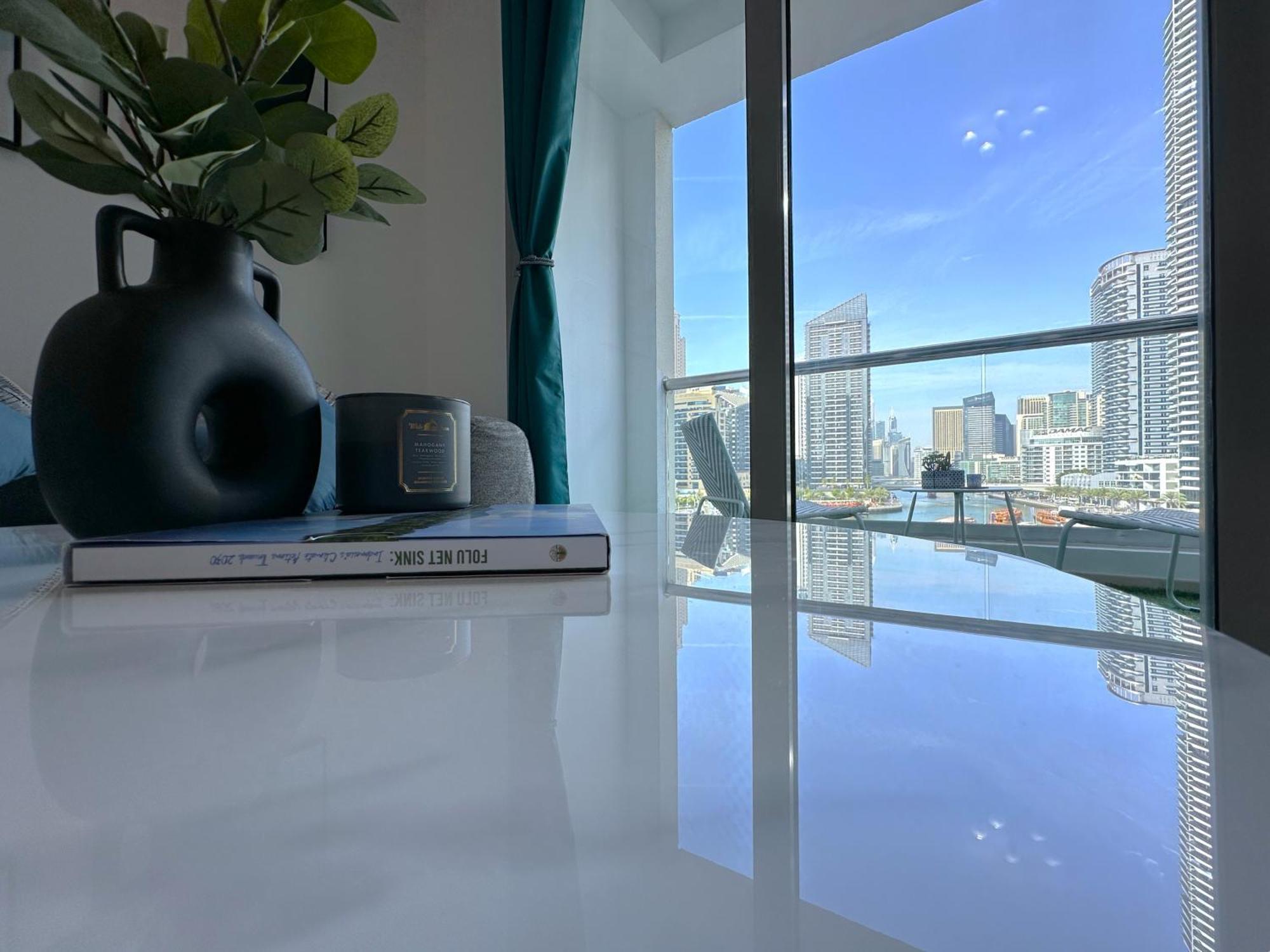 Lxury Brand New W/ Balcony And Marina View *