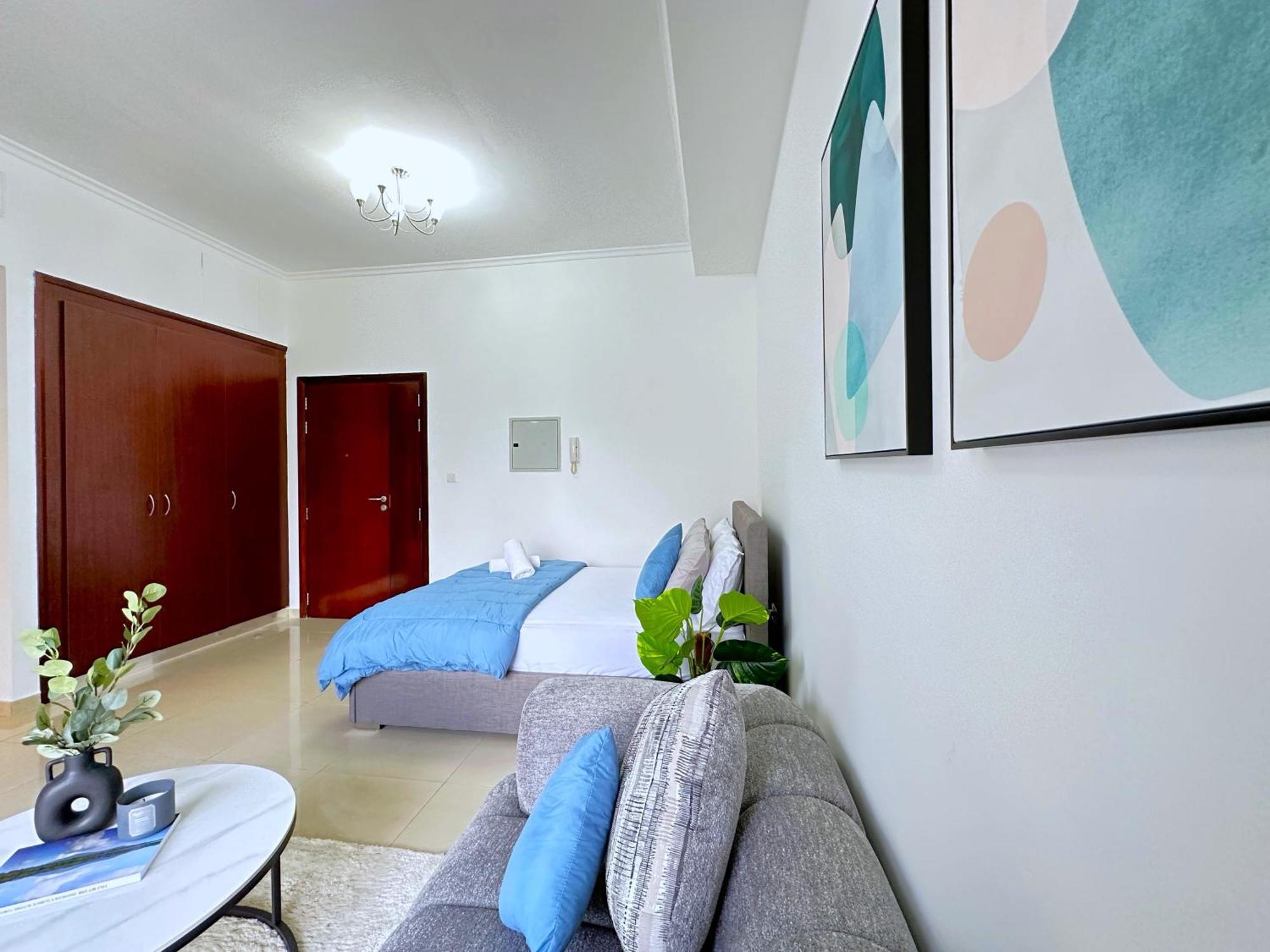 Lxury Brand New W/ Balcony And Marina View Apartment *