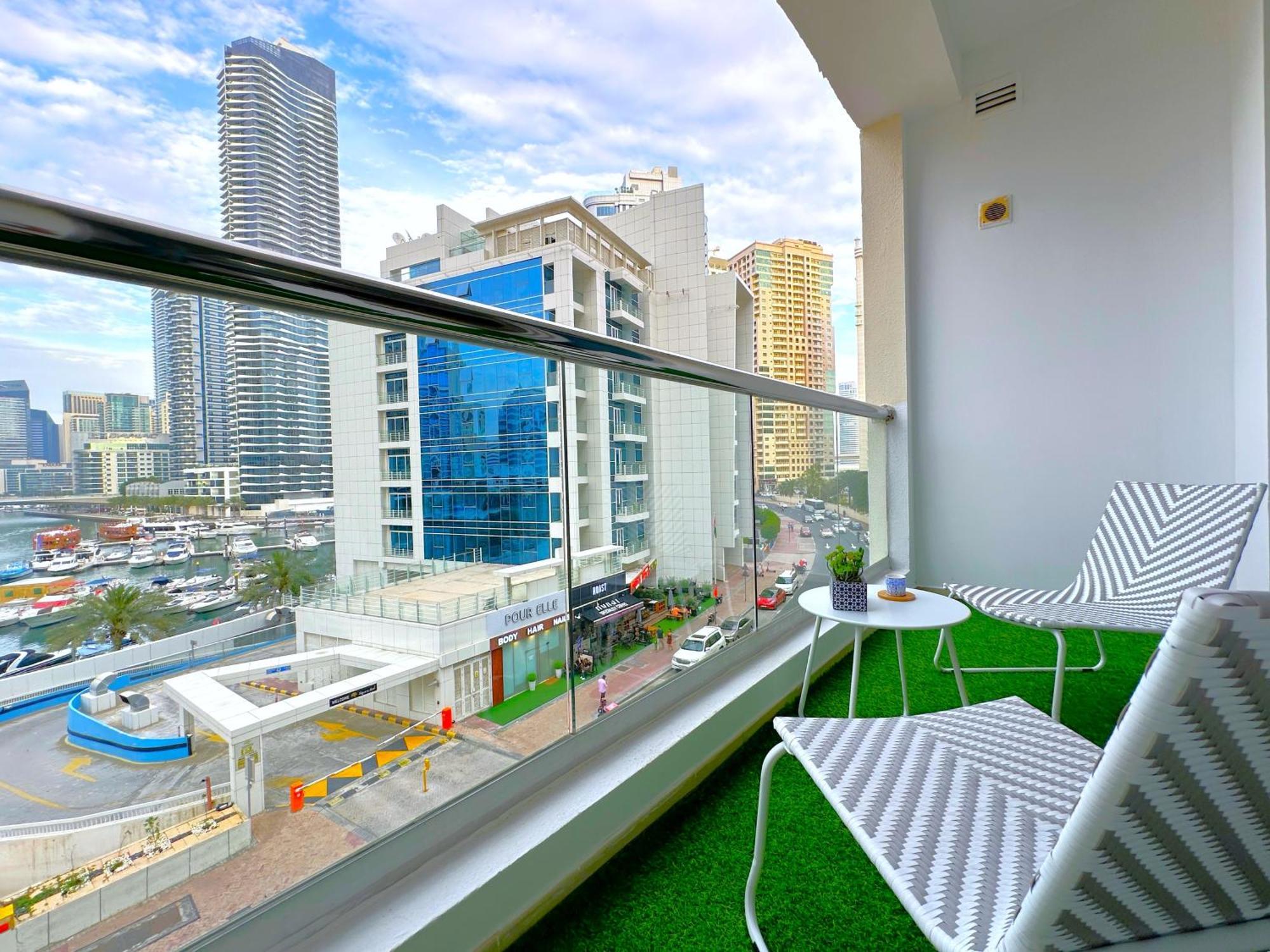 Lxury Brand New W/ Balcony And Marina View Apartment *