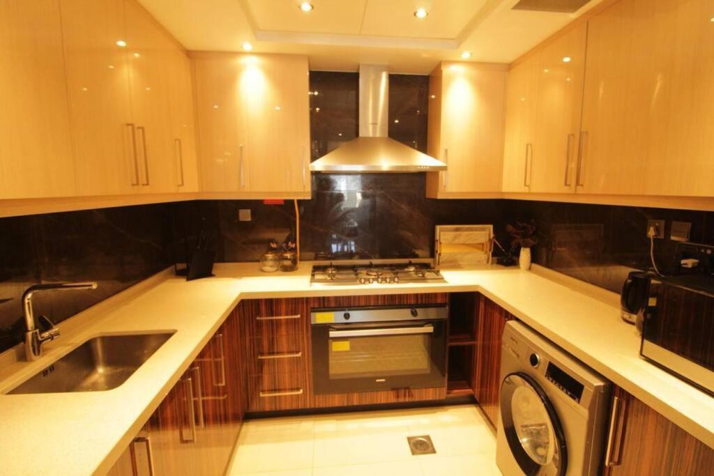 Spacious 3br Burj View *