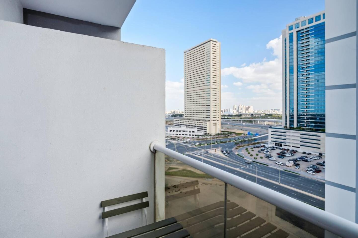 Newly Built Studio - Comfort Dubai