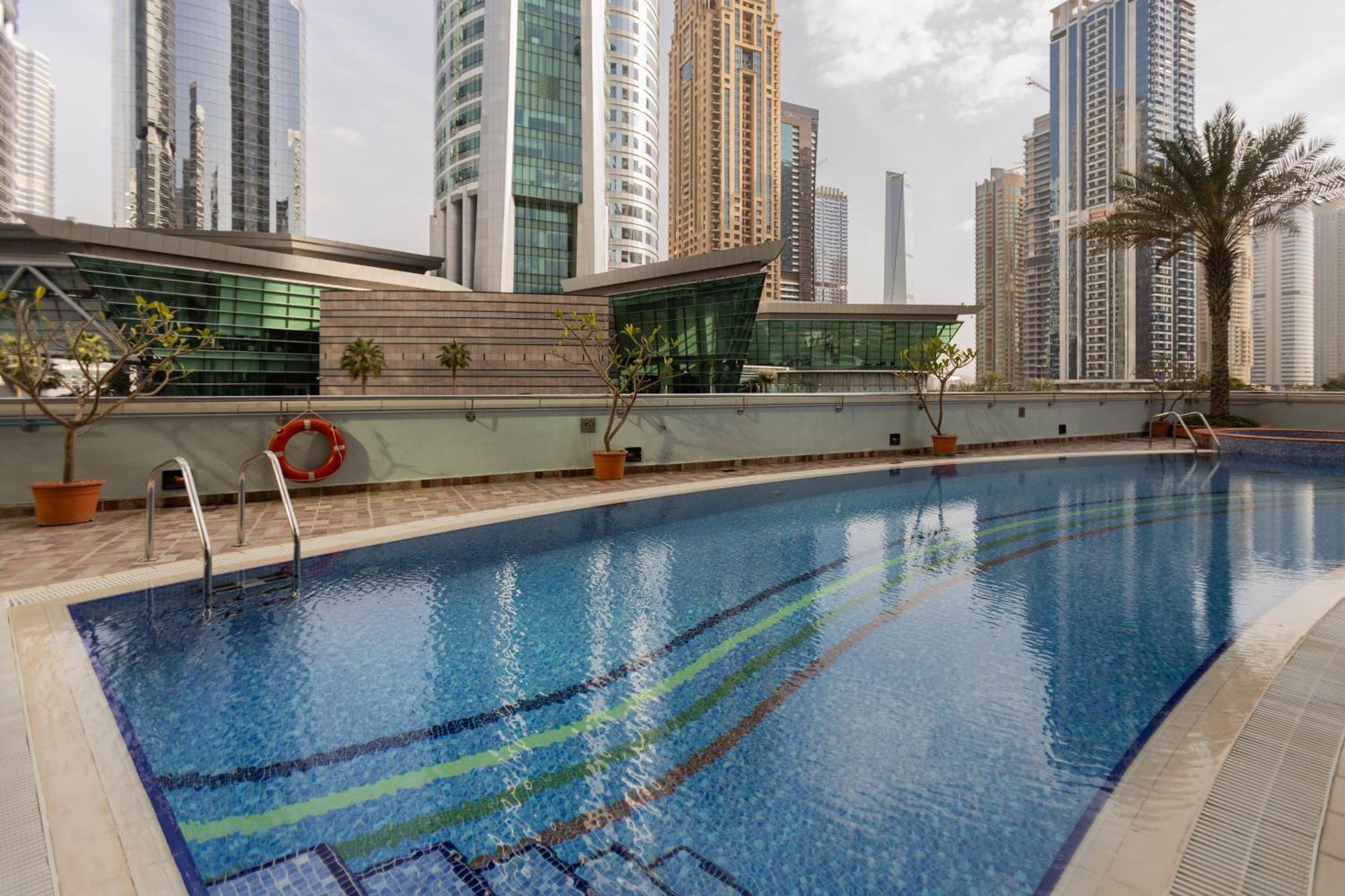 Livin' Holidays - Stunning 1br Corner Unit Next To Dmcc Metro * Dubai