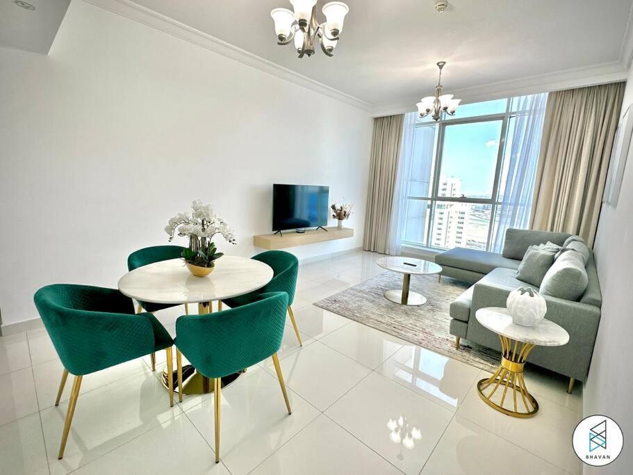 Apartment Two Bedroom With Canal View In Majestic Tower By Bhavan *
