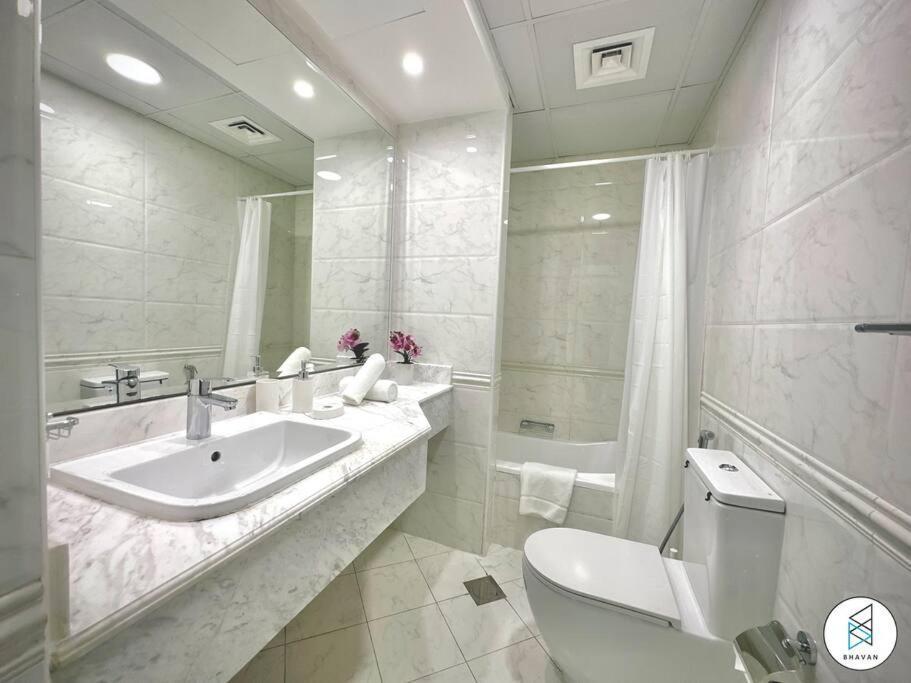Apartment Two Bedroom With Canal View In Majestic Tower By Bhavan *