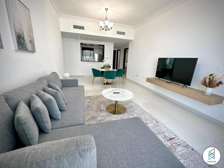 Two Bedroom With Canal View In Majestic Tower By Bhavan * Dubai