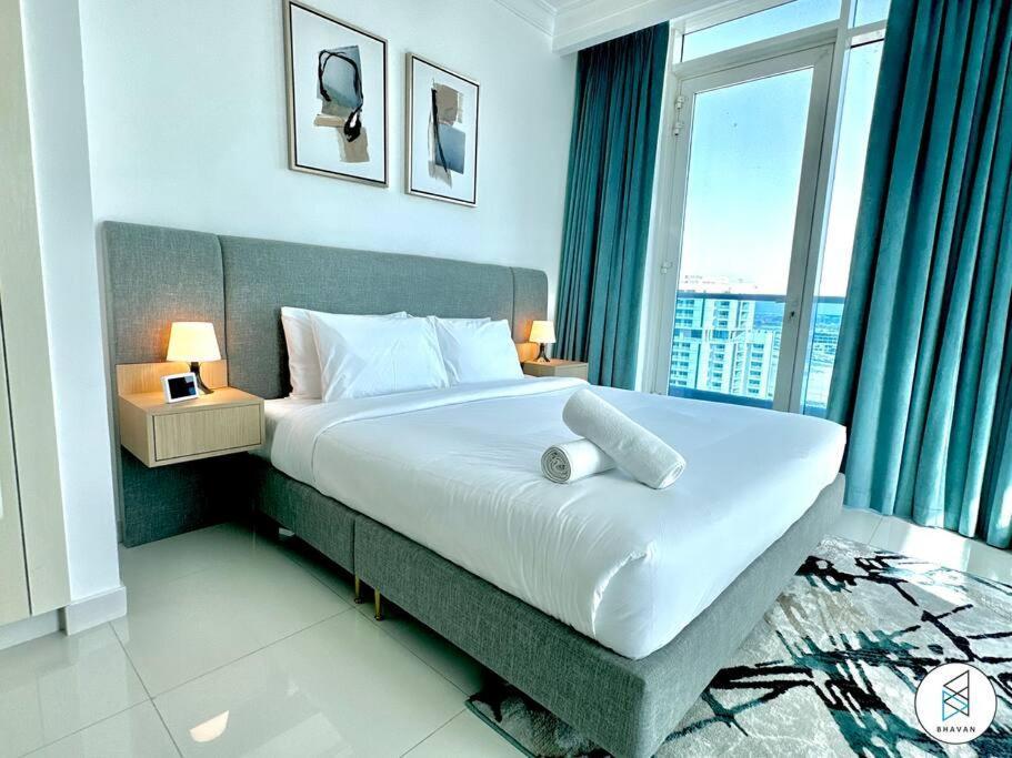 Apartment Two Bedroom With Canal View In Majestic Tower By Bhavan