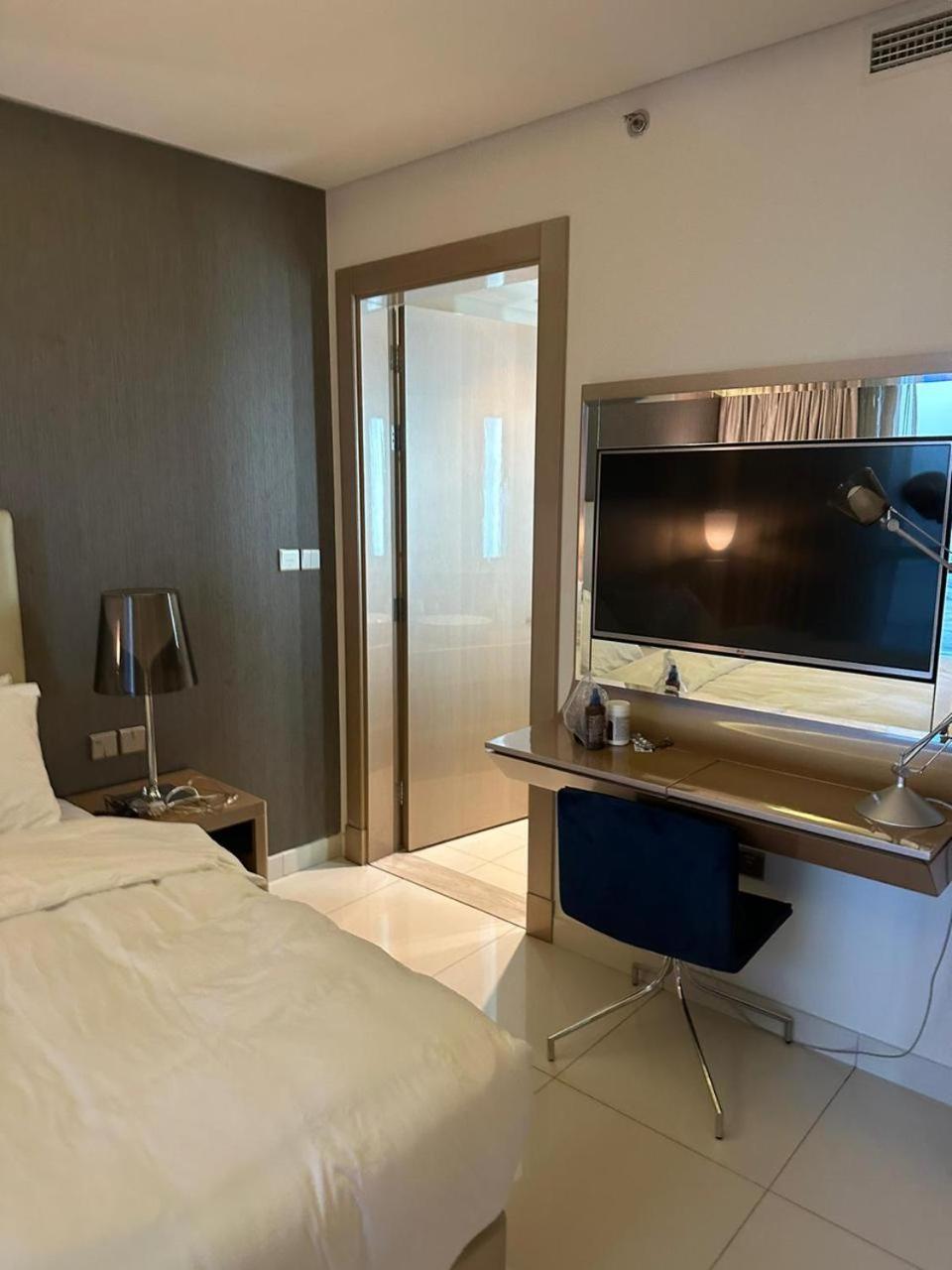 Apartment Damac Paramount Towers
