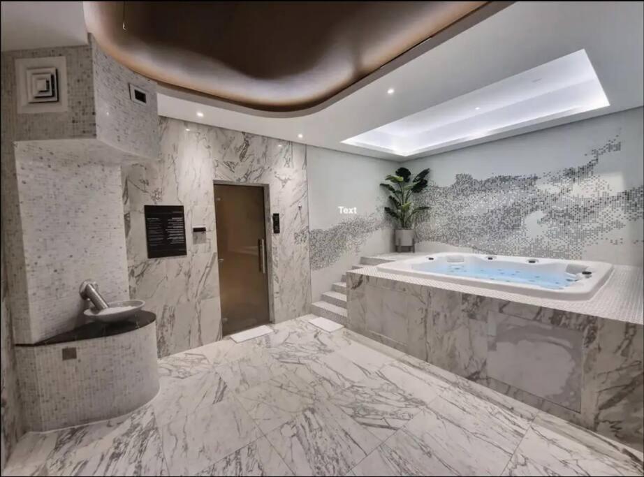 Chic One Bedroom With Full Sea View Dubai
