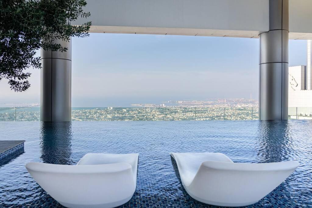 Chic One Bedroom With Full Sea View Apartment Dubai