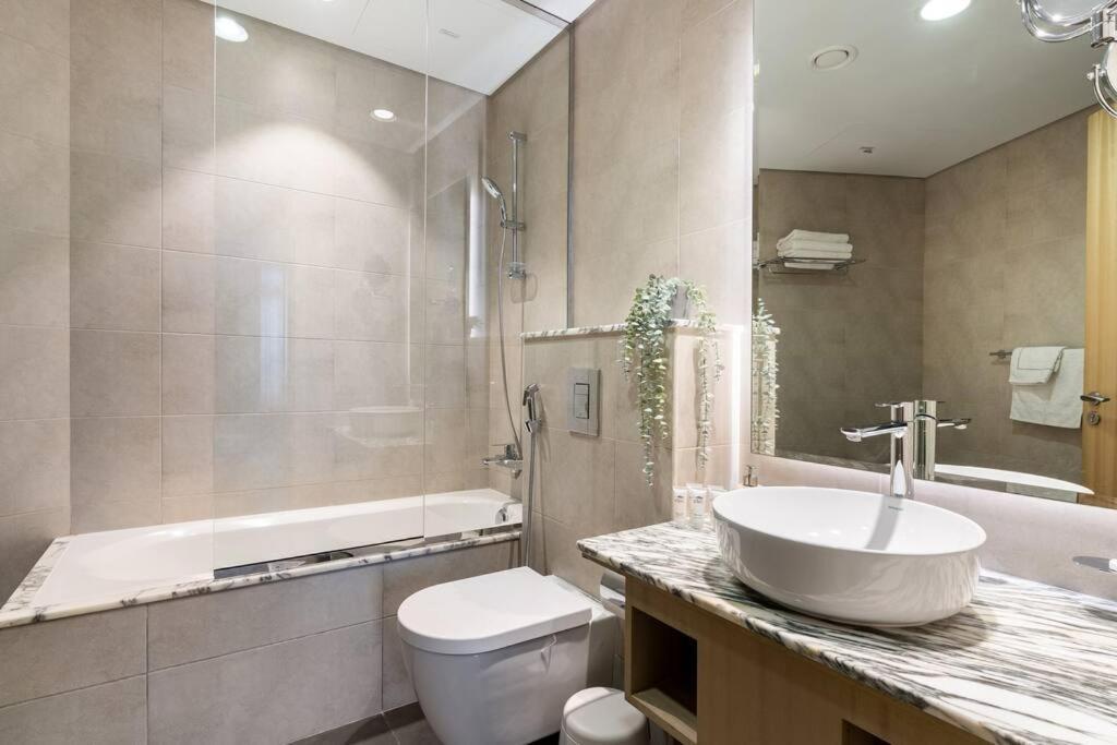Chic One Bedroom With Full Sea View Apartment