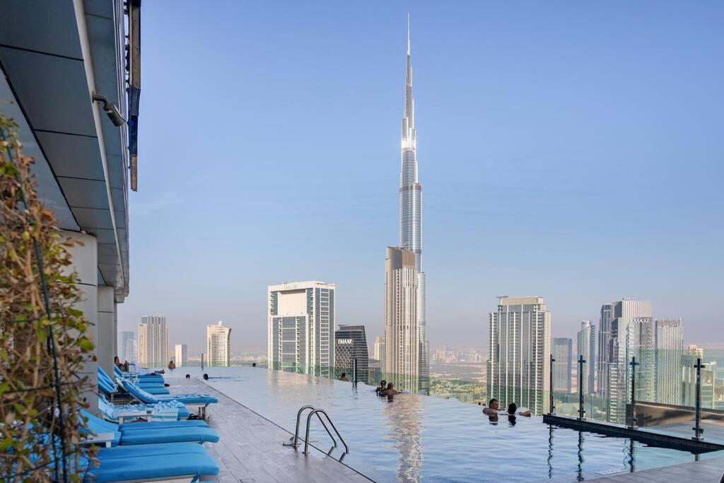 Chic One Bedroom With Full Sea View Apartment Dubai