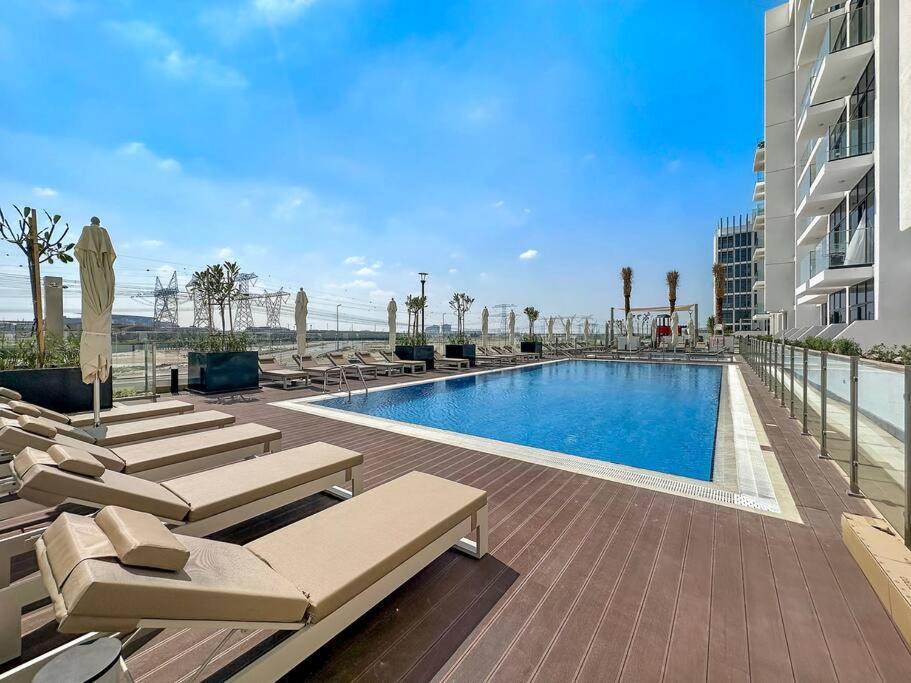 Relaxing Studio With Pool View Apartment