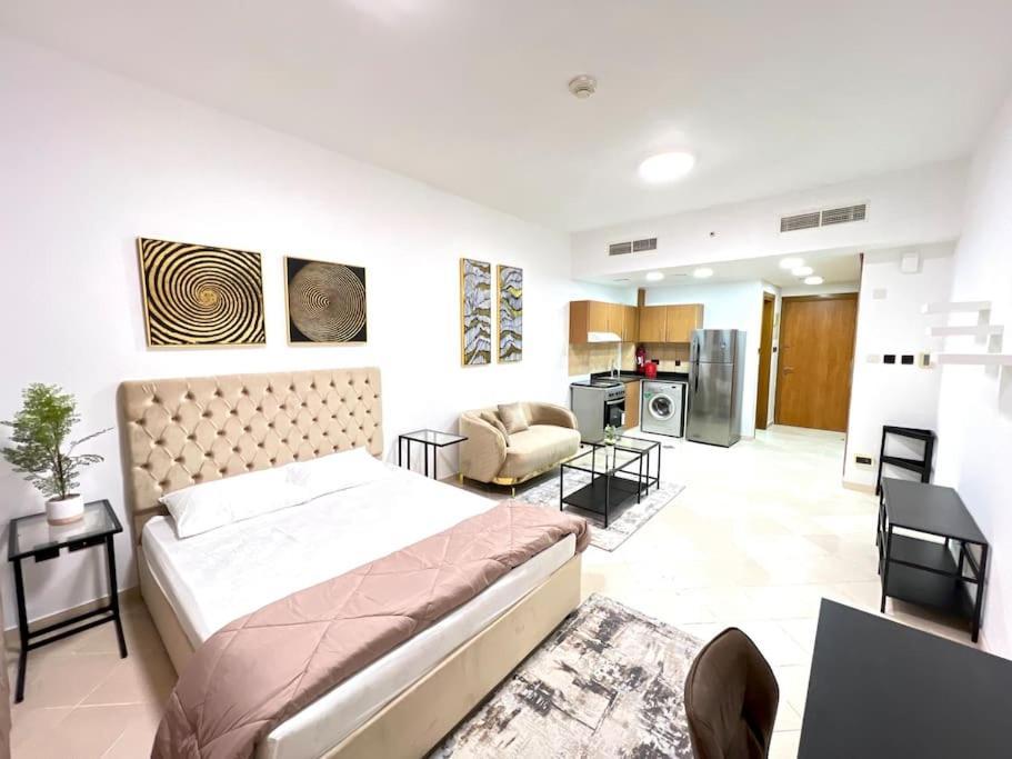 Full View High Floor Apartment *