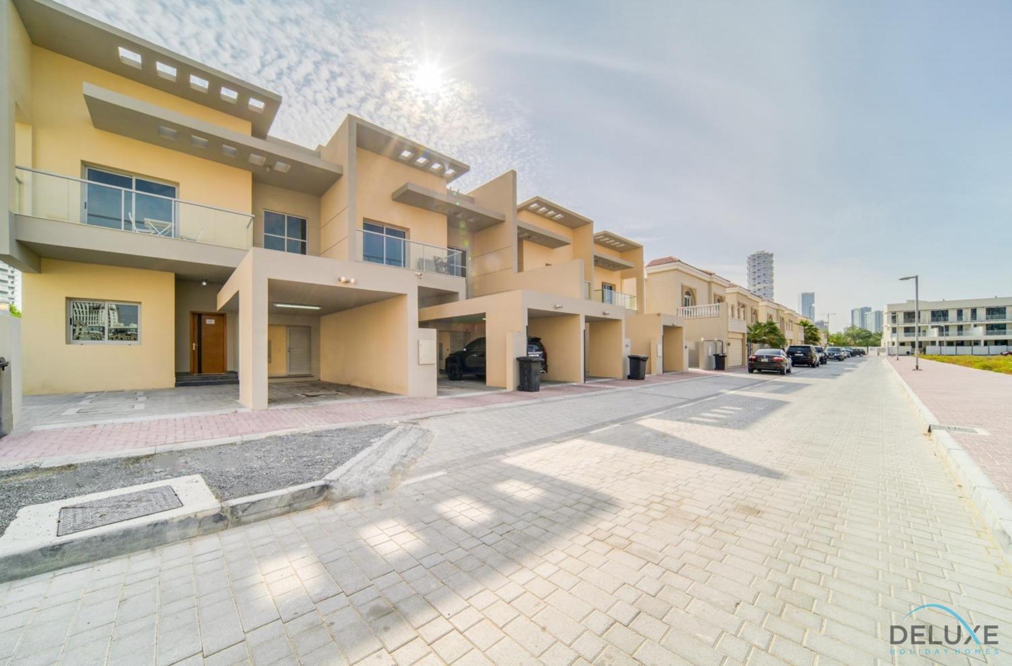 Apartment Charming 3br Townhouse With Assistant's At District 12 Jvc By Deluxe
