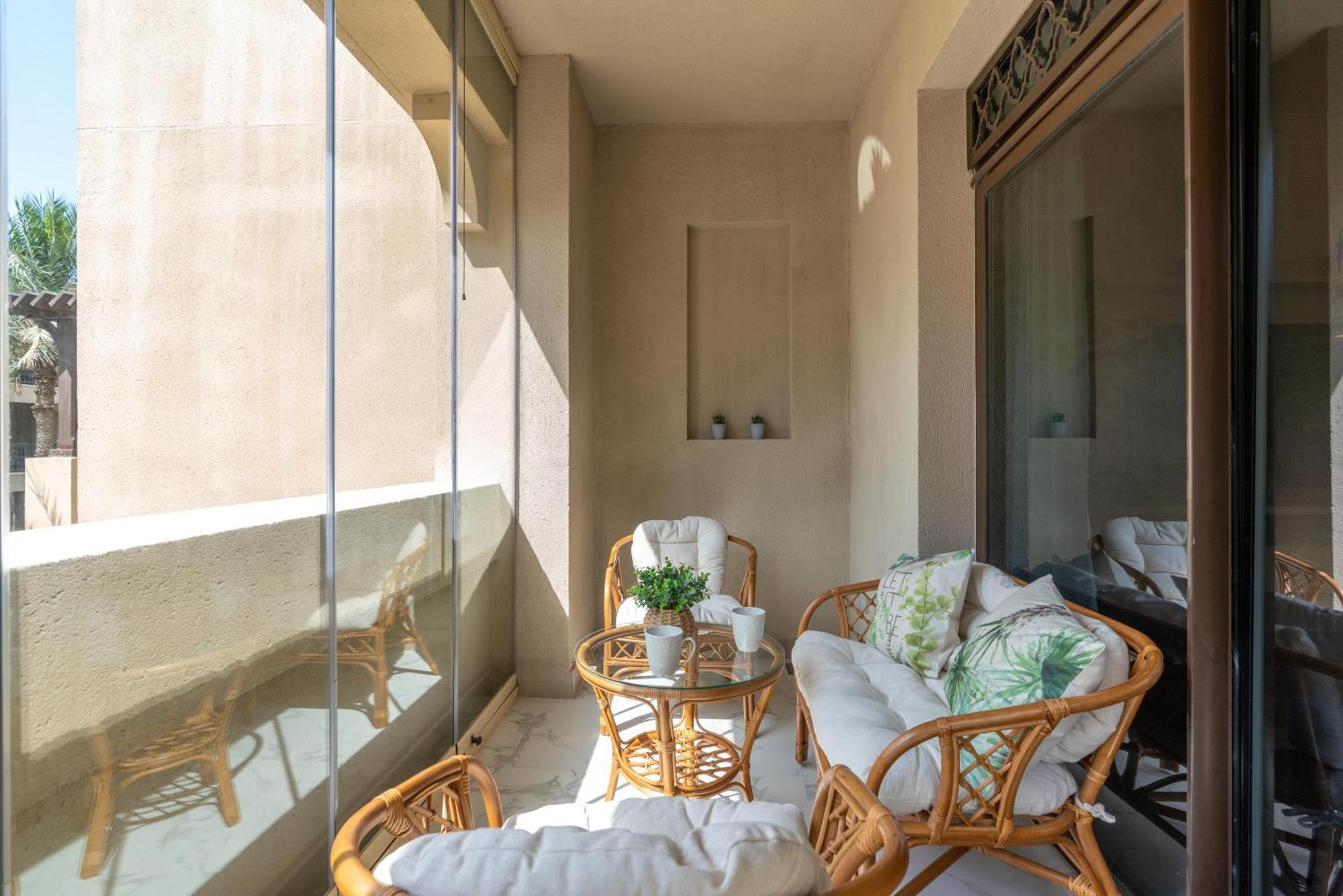 Mystic - Fully Renovated Spacious 2br Apt. With Burj Views Apartment *