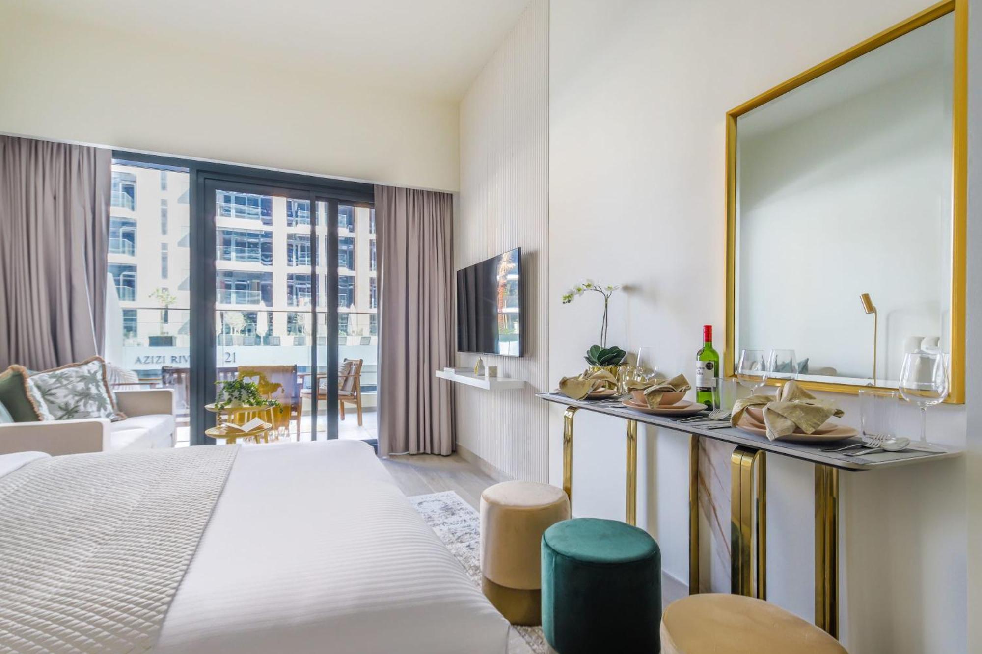 Frank Porter - Riviera 26 Apartment