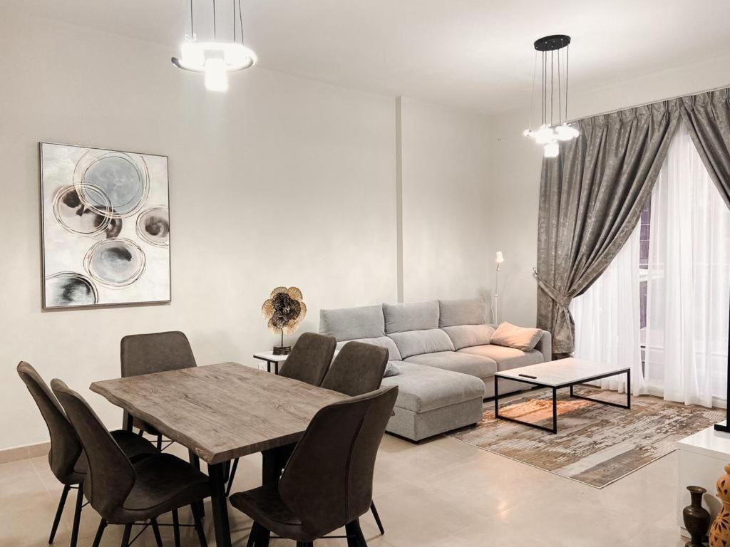 Luxurious & Modern 2br Maid, Sparkle Tower Marina - 10ab4