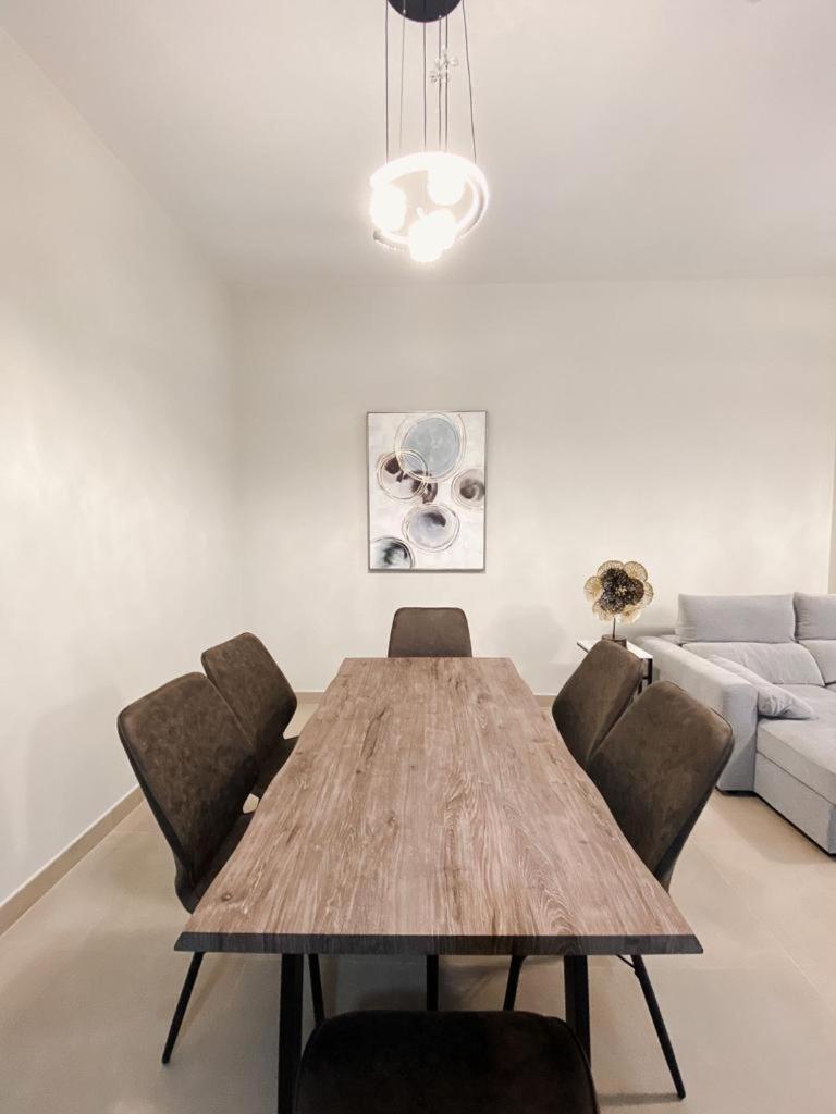 Luxurious & Modern 2br Maid, Sparkle Tower Marina - 10ab4 Dubai