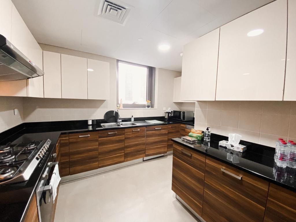 Apartment Luxurious & Modern 2br Maid, Sparkle Tower Marina - 10ab4 Dubai