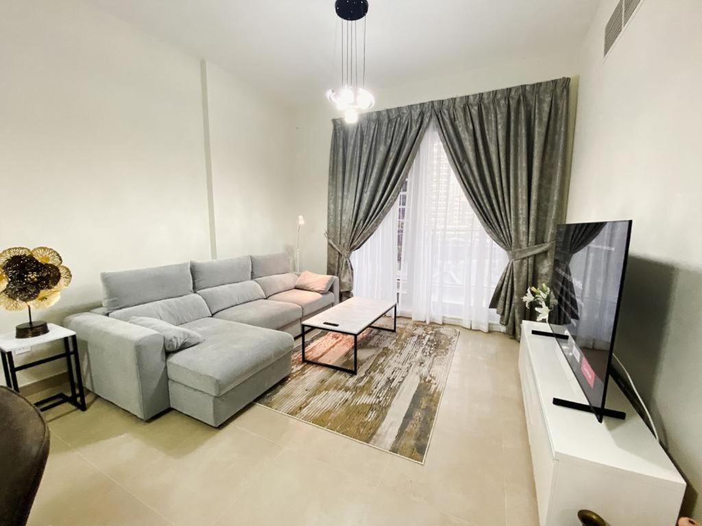 Luxurious & Modern 2br Maid, Sparkle Tower Marina - 10ab4 Apartment