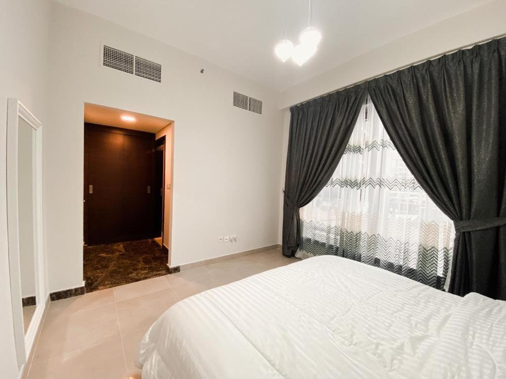 Luxurious & Modern 2br Maid, Sparkle Tower Marina - 10ab4 Dubai