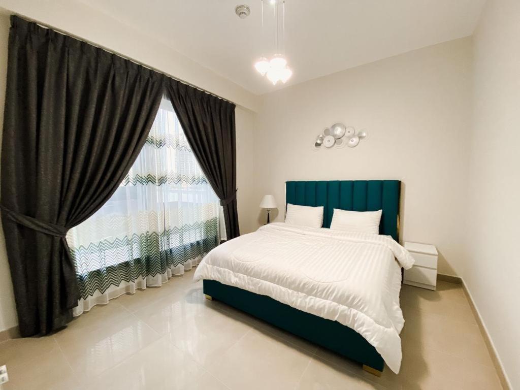 Luxurious & Modern 2br Maid, Sparkle Tower Marina - 10ab4 Apartment *