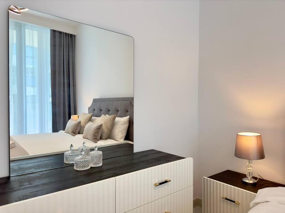 Apartment Dar Vacation-charming 2 Bedroom For Family- Emaar Front Dubai