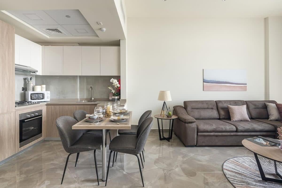 Frank Porter - Majestique 2 Apartment Dubai