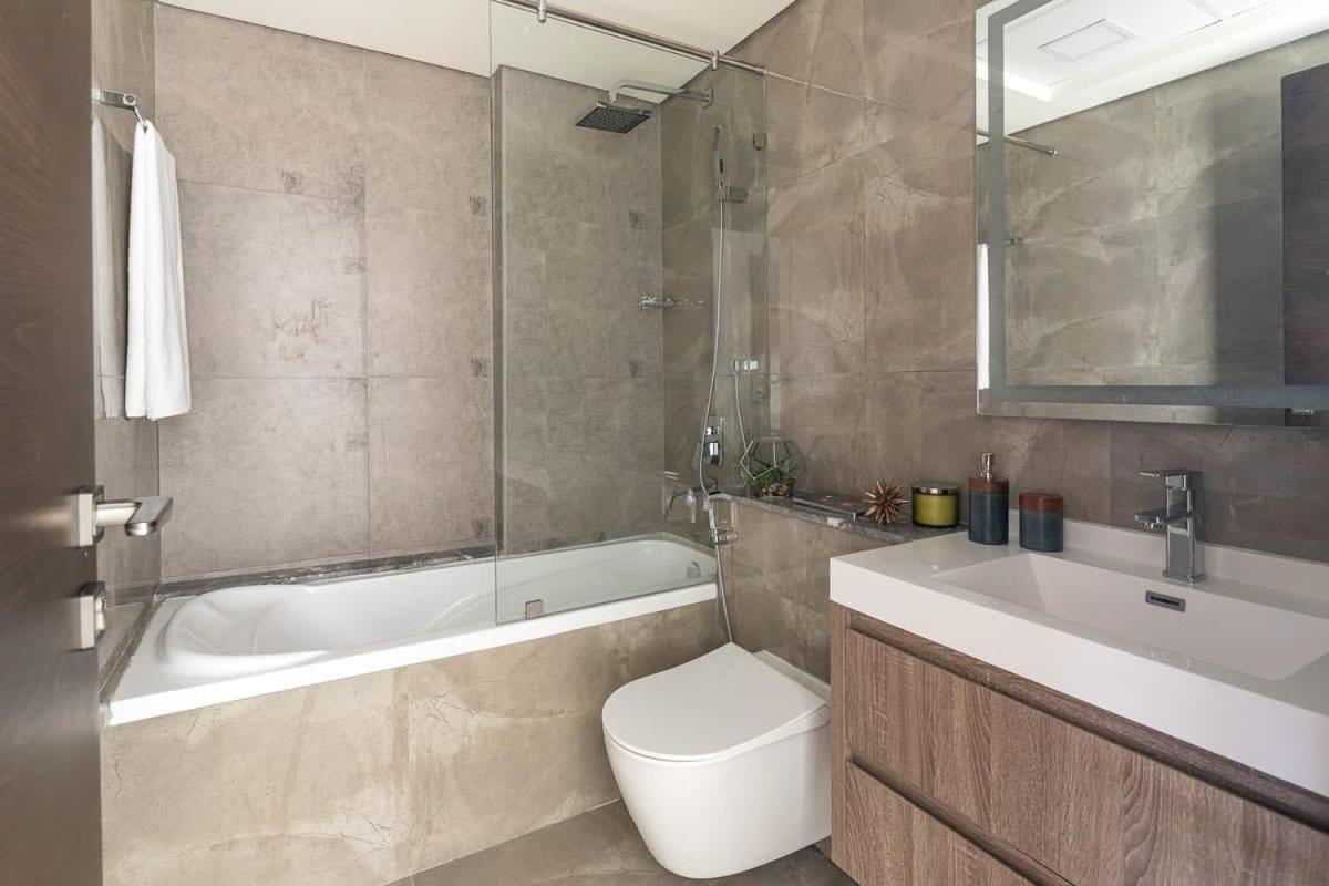Frank Porter - Majestique 2 Apartment Dubai