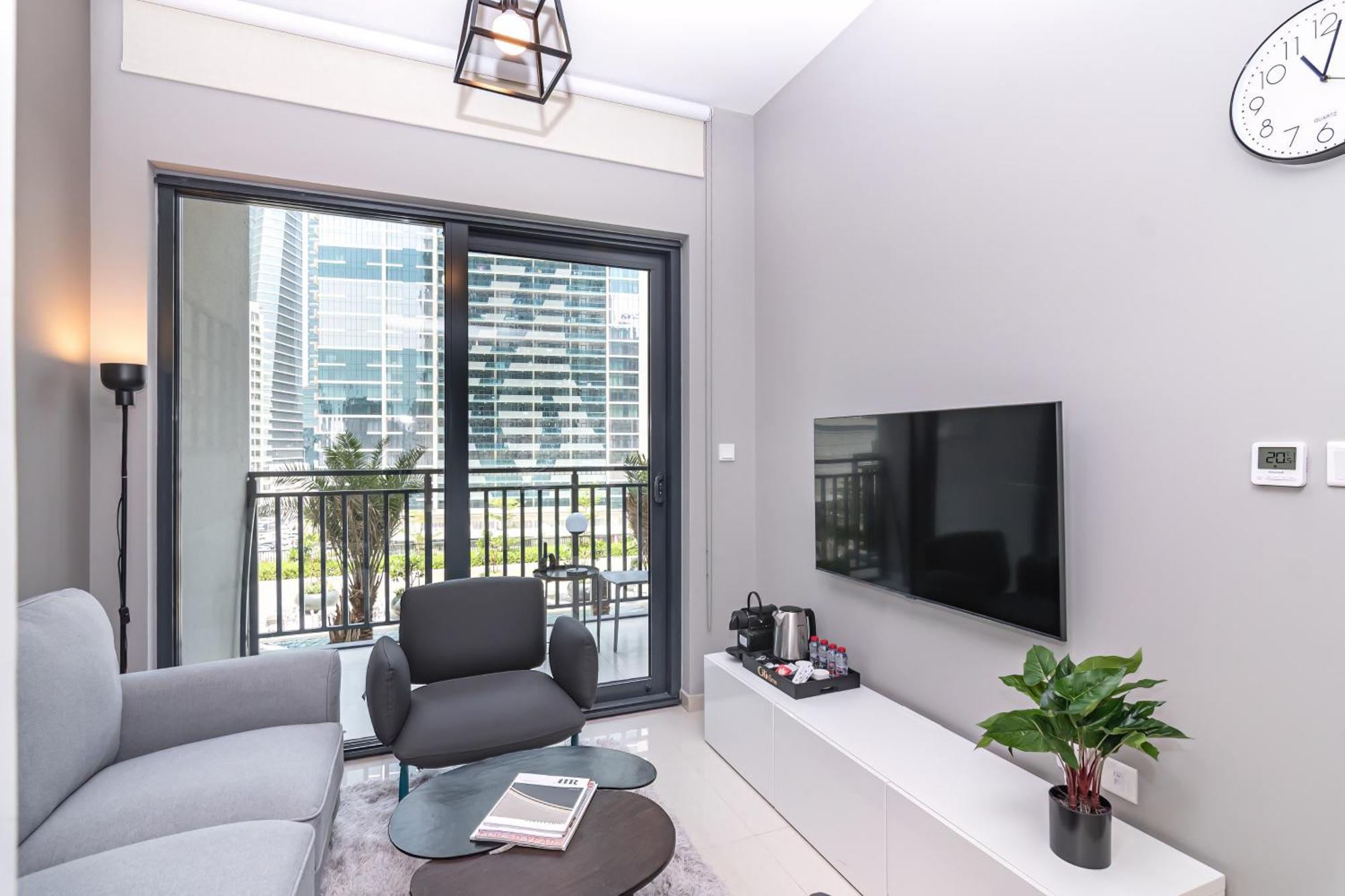 Apartment Citihome -1br With Balcony & Pool View In Zada Tower
