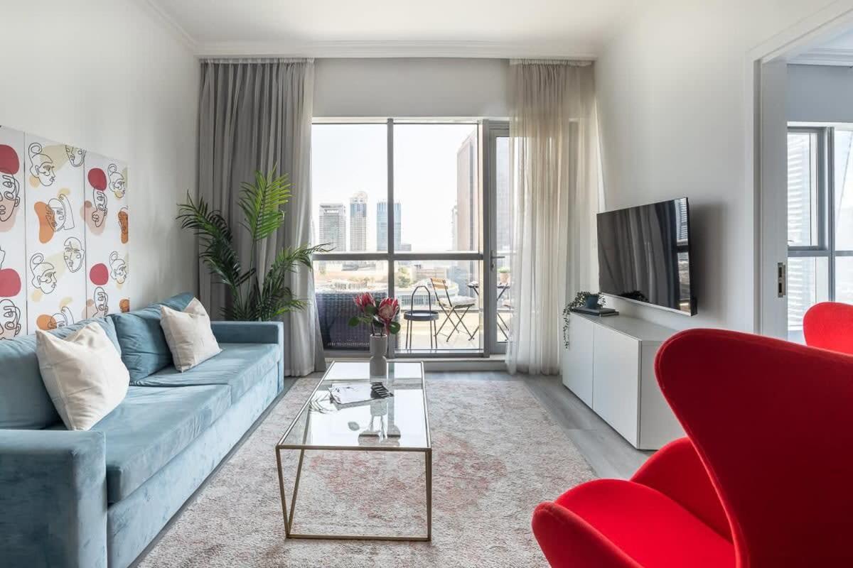 Frank Porter - Bay Central West Apartment Dubai
