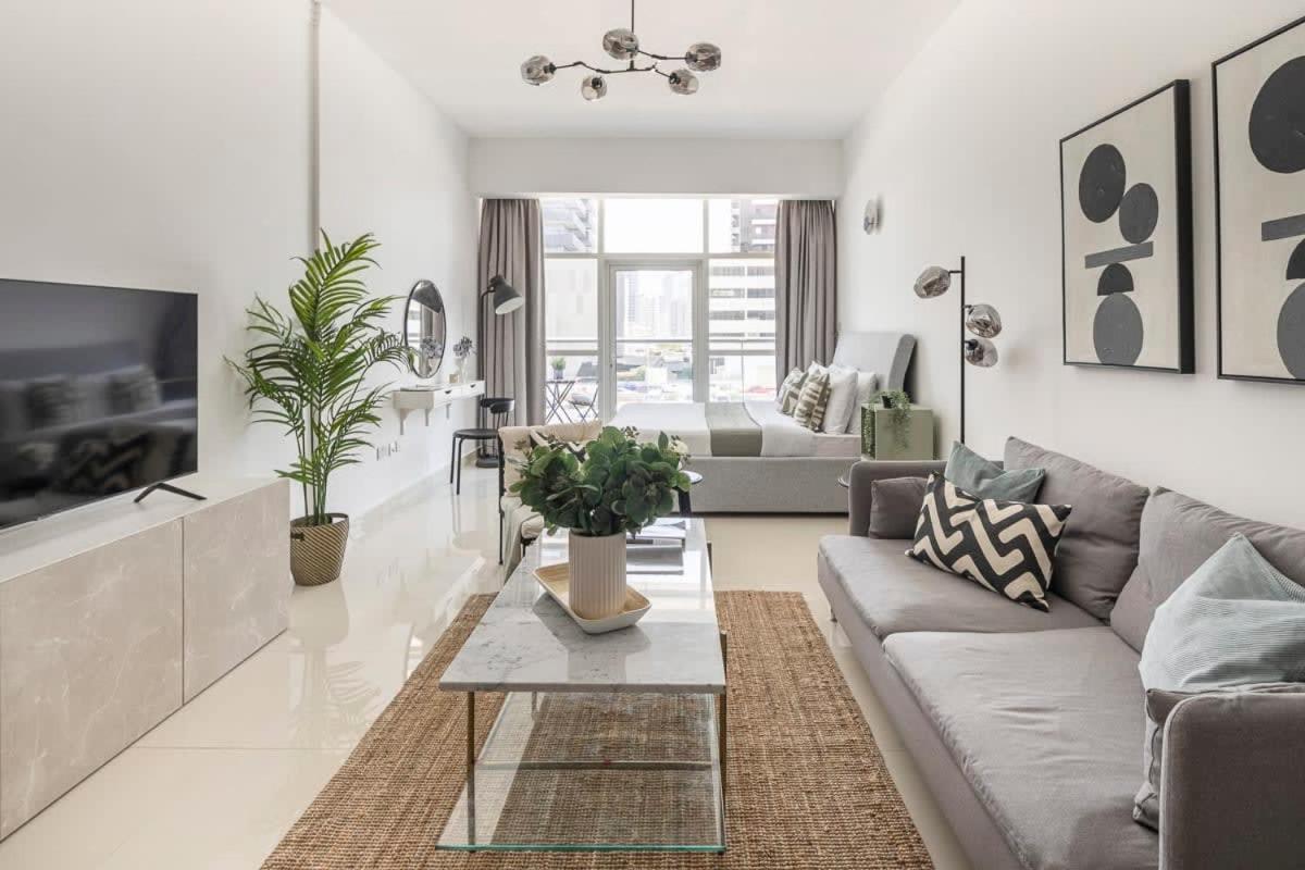 Frank Porter - Oasis Tower 1 Apartment *
